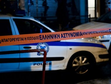 Εικόνες από την τρομοκρατική επίθεση κατά των ΜΑΤ έξω από το ΠΑΣΟΚ